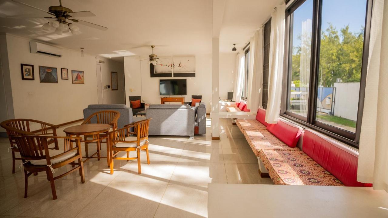 Villa Angelou - Sunlit Beach Getaway With Pool And Wifi 贝尔马尔 外观 照片