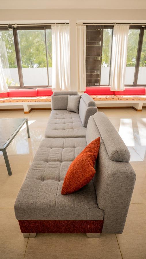 Villa Angelou - Sunlit Beach Getaway With Pool And Wifi 贝尔马尔 外观 照片